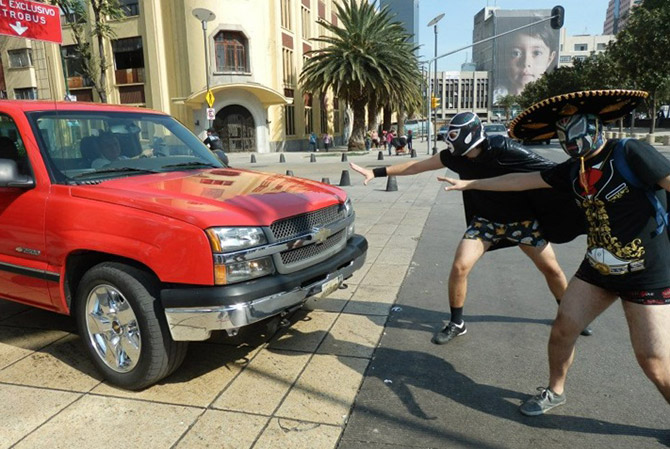 Superhéroes vigilan las calles 1