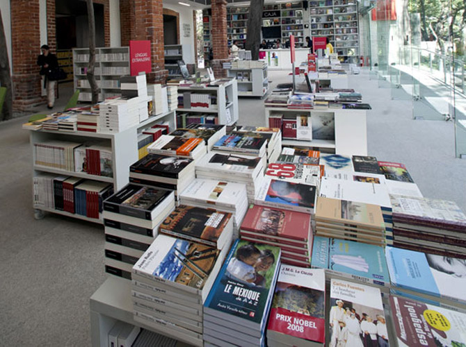 #LeerALaPlayboy: ¿Cómo sobrevivir en una librería? 0