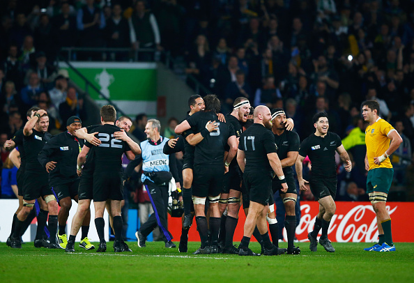 LONDON, ENGLAND - OCTOBER 31: All Blacks celebrate victory at the final whistle during the 2015 Rugby World Cup Final match between New Zealand and Australia at Twickenham Stadium on October 31, 2015 in London, United Kingdom. (Photo by Chris Lee - World Rugby/World Rugby via Getty Images)