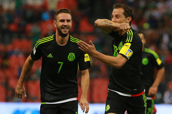 MEXICO CITY, MEXICO - NOVEMBER 13: Andres Guardado of Mexico celebrateS with teammates after scoring the first goal of his team during the match between Mexico and El Salvador as part of the 2018 FIFA World Cup Qualifiers at Azteca Stadium on November 13, 2015 in Mexico City, Mexico. (Photo by Hector Vivas/LatinContent/Getty Images)