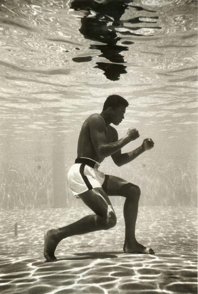 muhammad-ali-entrenando-bajo-el-agua-en-miami-1961