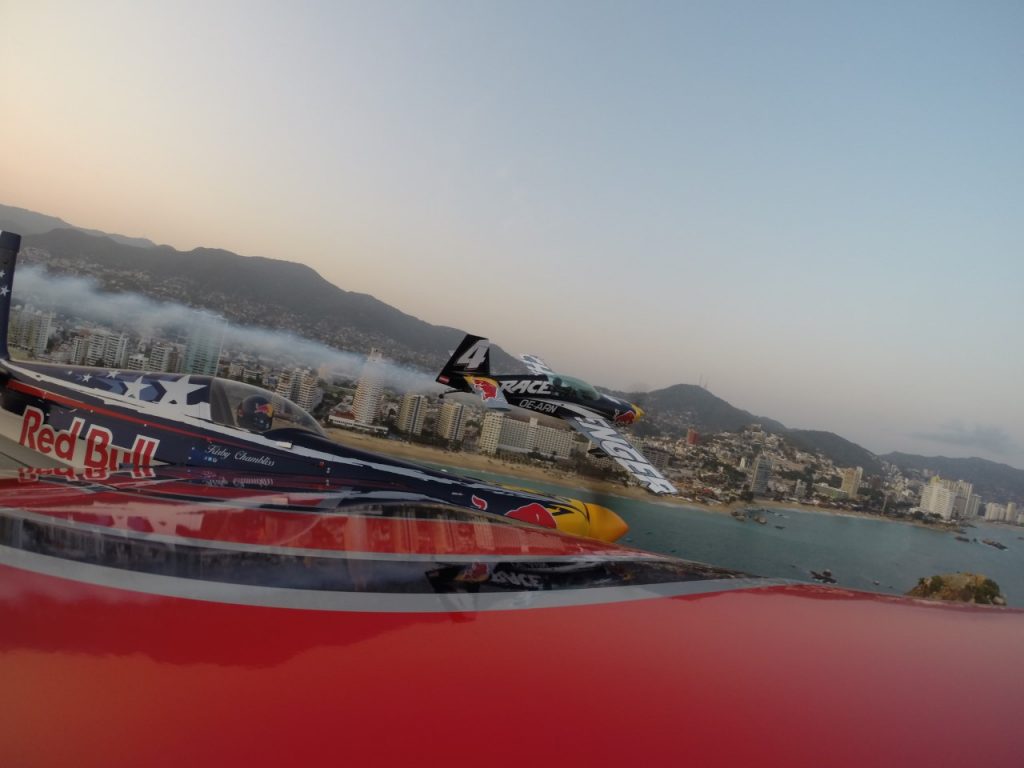 thumbnail_Red Bull Air Race visitó Acapulco para una exhibición especial_Foto Red Bull Air Race