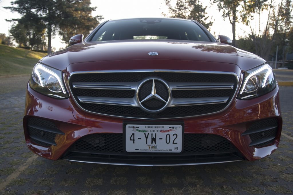 LA ELEGANCIA DE MERCEDES-BENZ CLASE E400 0