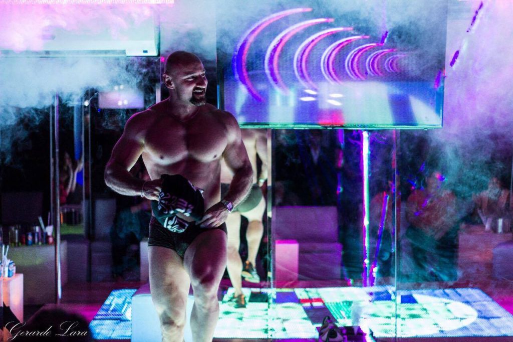 CONFESIONES DE UN STRIPER: “PIENSAN QUE POR PAGAR UN PRIVADO YA PUEDEN TENER SEXO CONTIGO” 0
