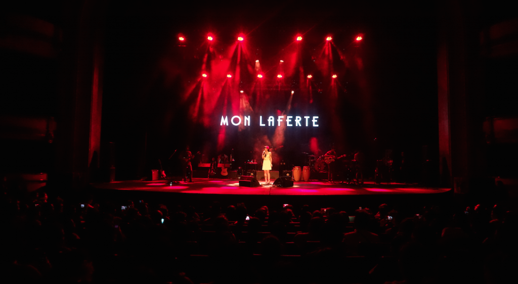 MON LAFERTE: ENTRE UN CHURRITO DE MARIGUANA Y LOS CONSEJOS DE LA ABUELA 0