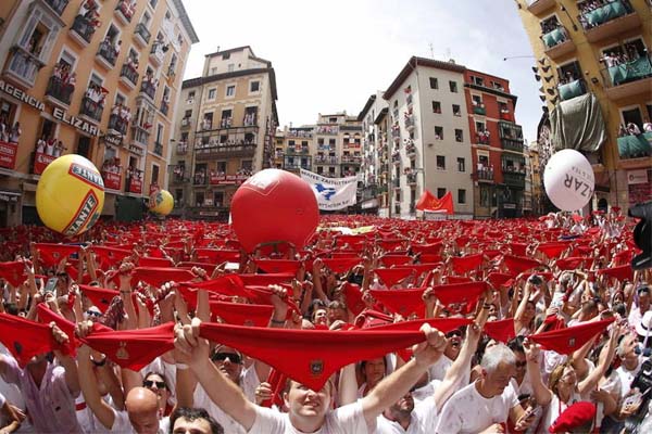 ¡EMPEZÓ LA FIESTA EN PAMPLONA! 1