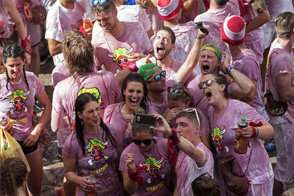 ¡EMPEZÓ LA FIESTA EN PAMPLONA! 0