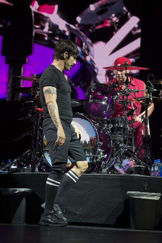 RHCP: NO CALIFORNICARÁS EL NOMBRE DE DIOS EN VANO 1