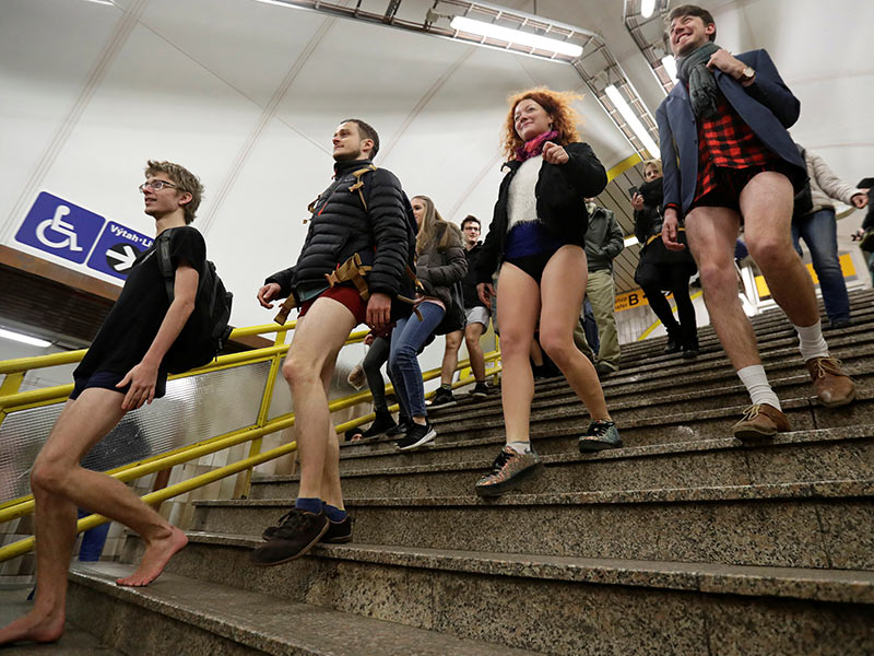 ¡FUERA ROPA! SE LA QUITAN EN METROS DEL MUNDO 1