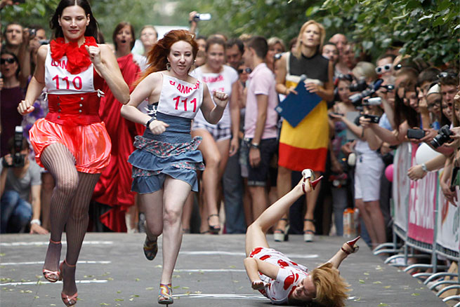 Las rusas corren en tacones