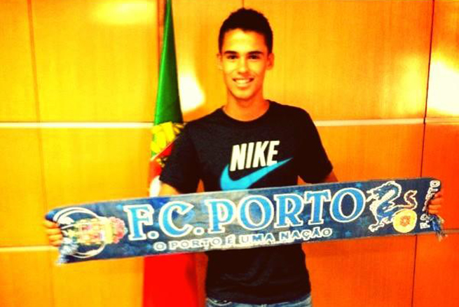Reyes parte al Porto