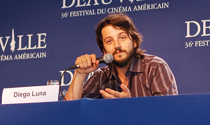 Diego Luna inspira orgullo latino