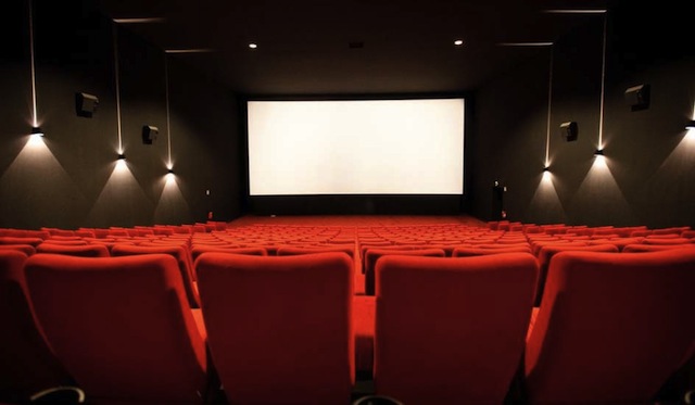 Cine cortesía de la casa
