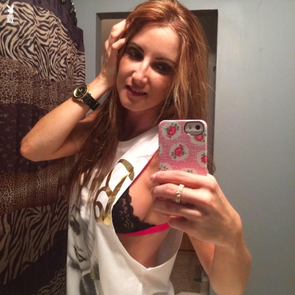 2 @AmandaEllisxo