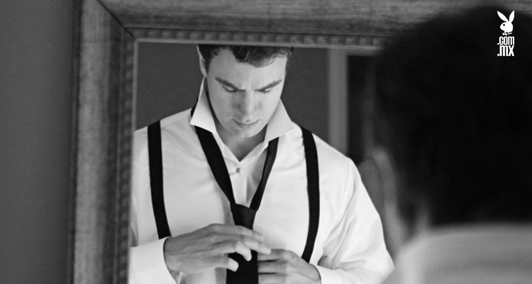 5 cosas que los hombres hacemos delante del espejo