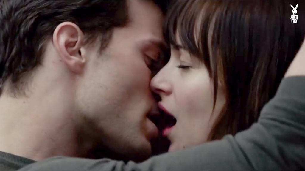 Cachan a un pareja haciéndole al “50 Sombras de Grey” en un museo… en cada sala
