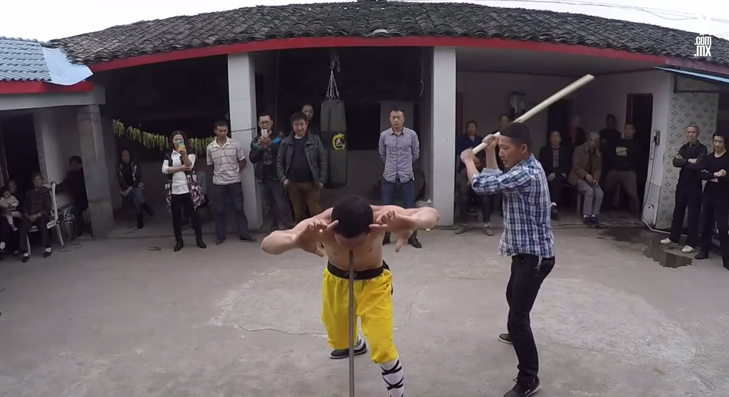 Con este video, un maestro Shaolin nos comprueba que es indestructible