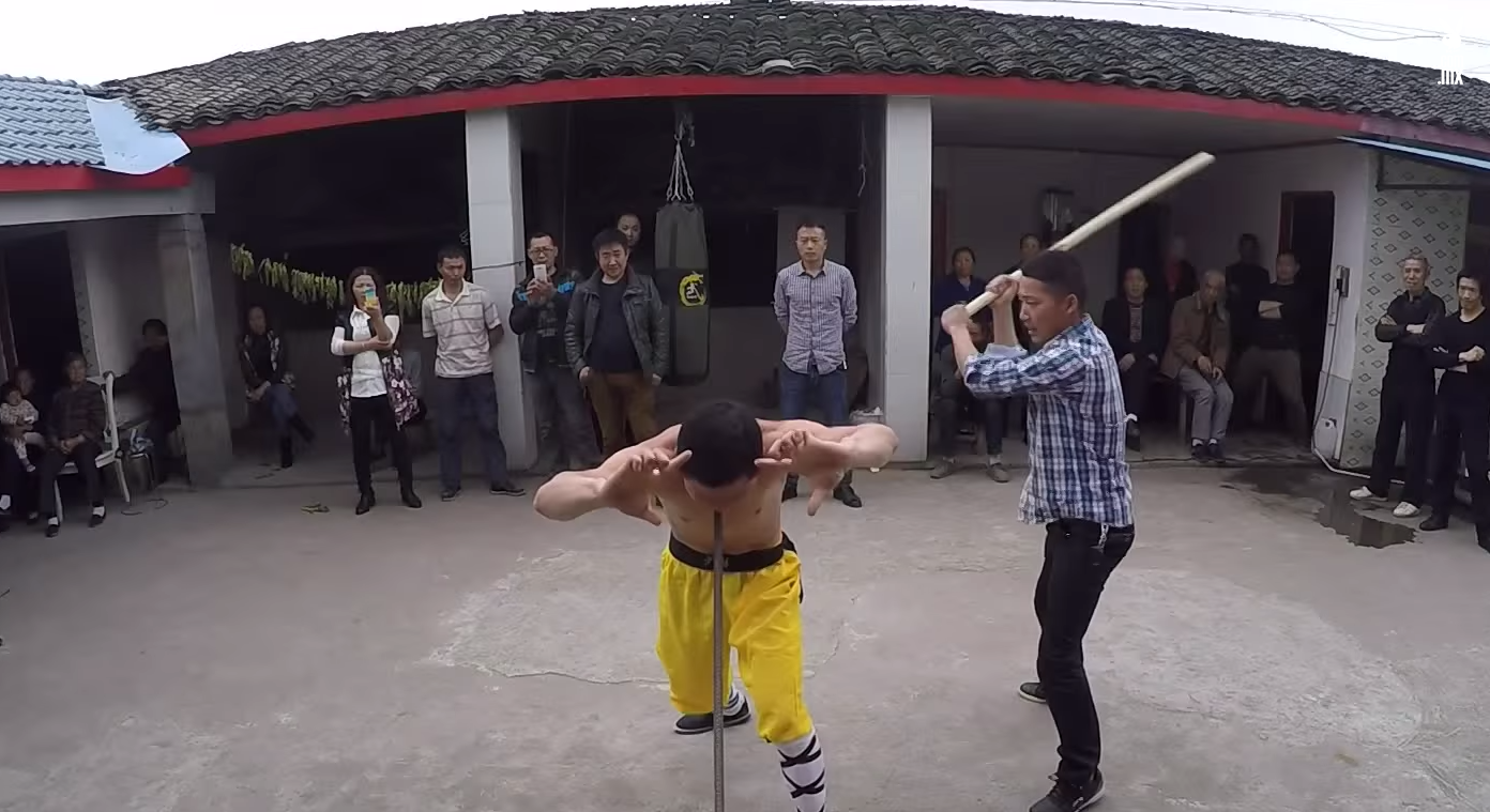 Con este video, un maestro Shaolin nos comprueba que es indestructible