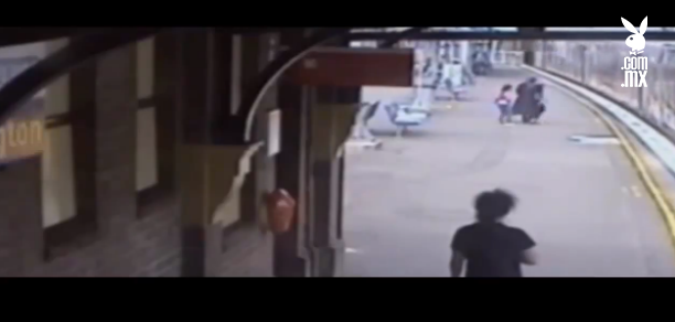 Mujer rescata a menor de ser arrollado por tren