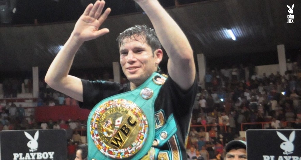 Cumple Carlos Cuadras y vence a Dixon Flores