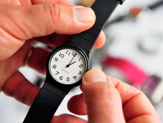 Retrasa tu reloj, termina el horario de verano
