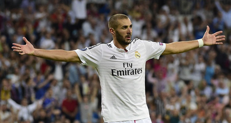 Escupe Benzema después de escuchar la Marsellesca