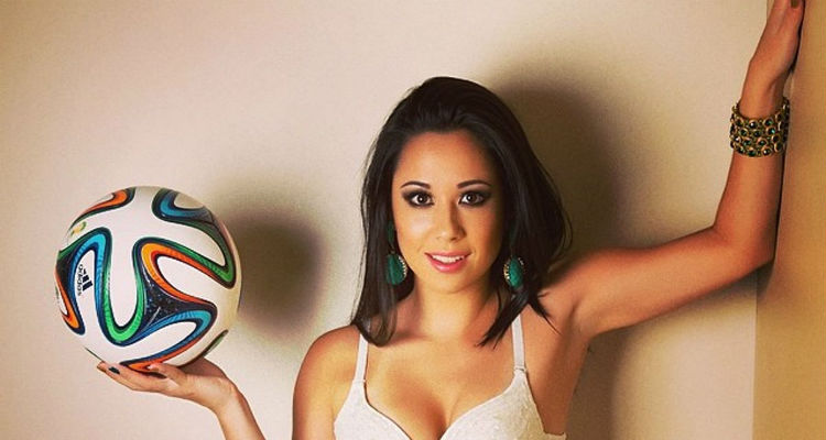 Domina el balón ¡en tacones!