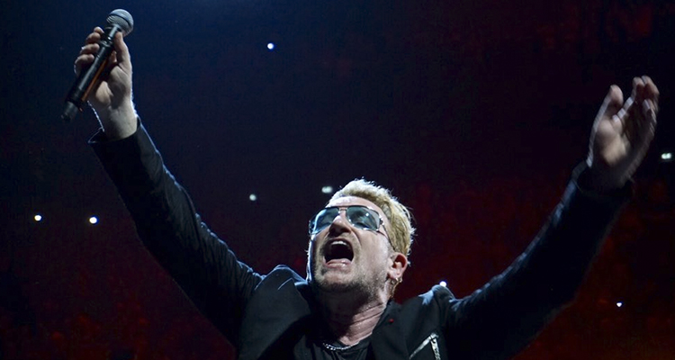 U2 se presenta en París