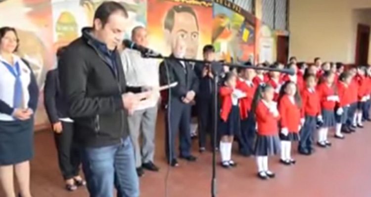 Resbalón de Cuauhtémoc Blanco con Benito Juárez (VIDEO)