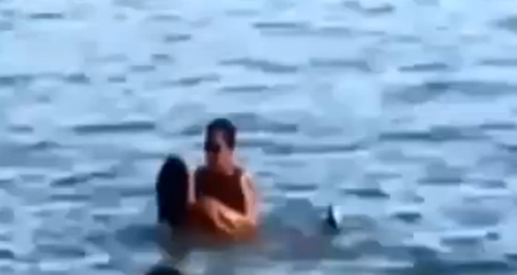 Sexo, ¡en plena playa pública! (VIDEO)
