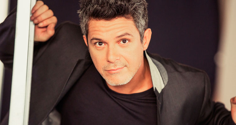 Alejandro Sanz defiende a mujer durante su concierto en México
