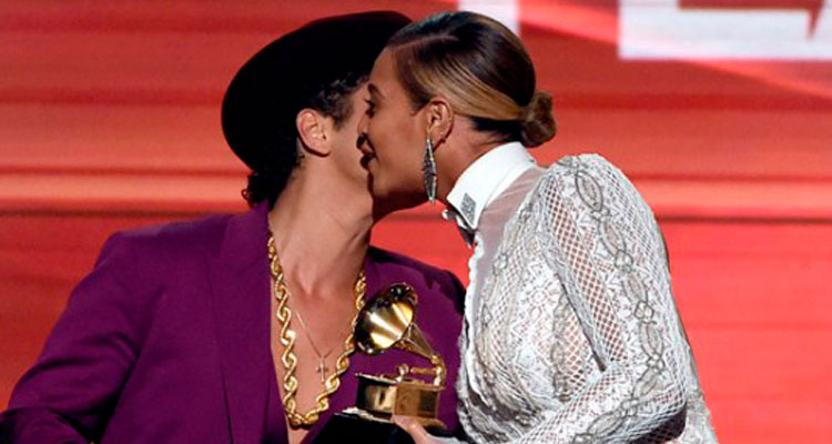 Beyoncé enseña partes íntimas en Los Grammy