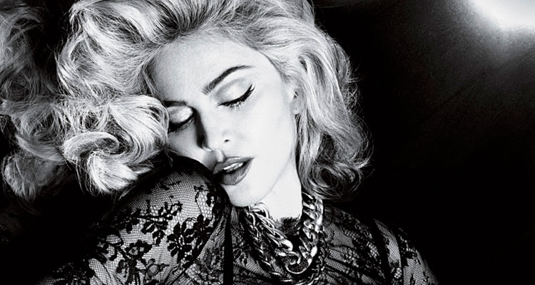 Madonna pone en topless a fan