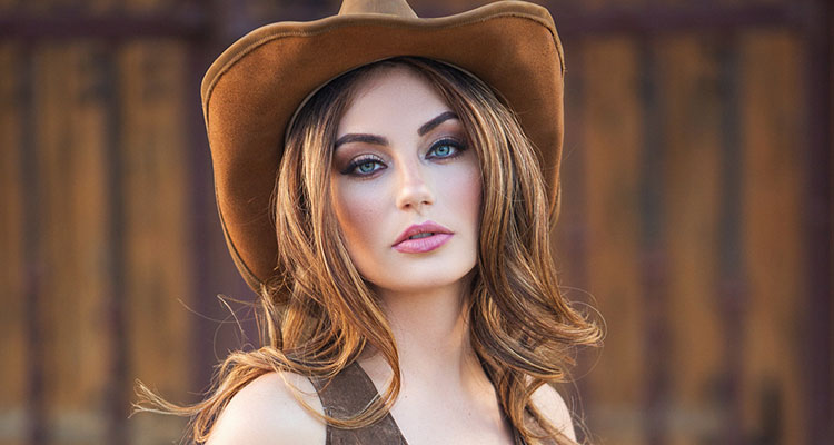 American cowgirl (Lauren love)