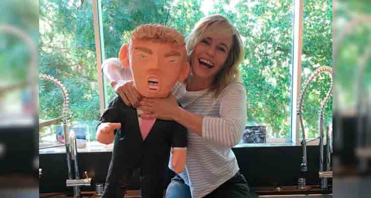 Chelsea Handler se divierte con piñata de Trump