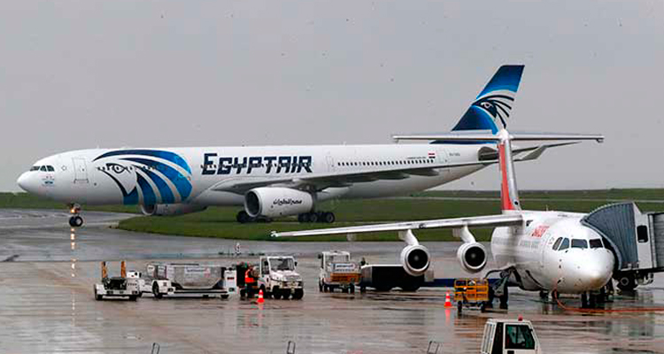Hallan dos objetos que serían del vuelo 804 de EgyptAir