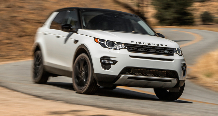 LAND ROVER DISCOVERY SPORT remolca tren de 100 toneladas en Suiza