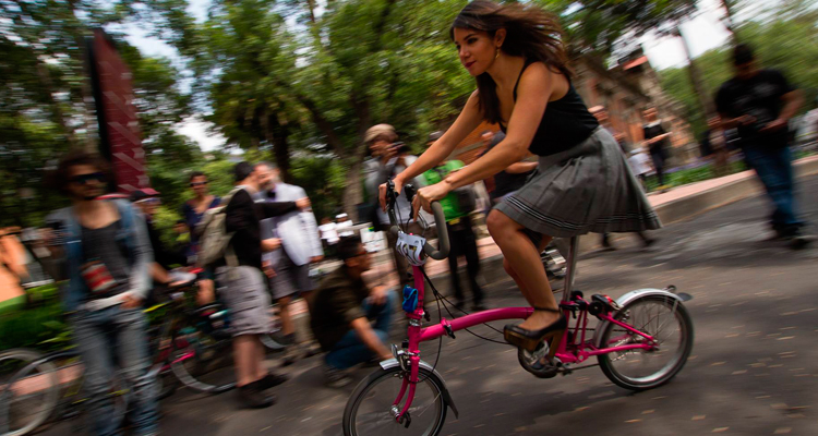 RODADA 2.0: Hombres y mujeres de etiqueta en bici