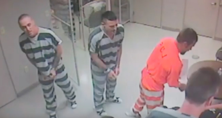 Video: Presos salvan la vida a guardia en cárcel de Texas