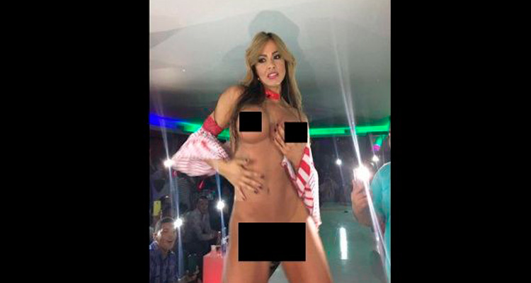 ESPERANZA GOMEZ SE DESNUDA EN CONGRESO TECNOLÓGICO