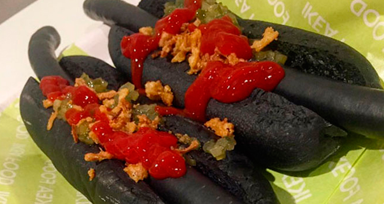 Todo sobre el hot dog negro que ya venden en Japón