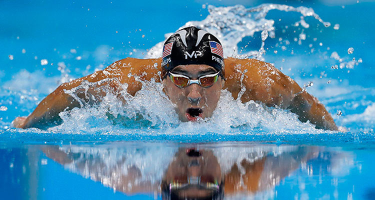 A CADA BRAZADA HACE HISTORIA, PHELPS CONSIGUE SU ORO 22