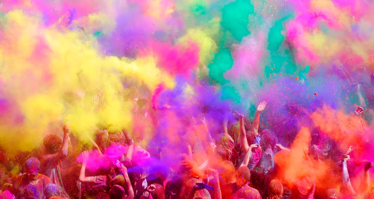 EMOCIONATE CON EL HOLI FESTIVAL OF COLOURS