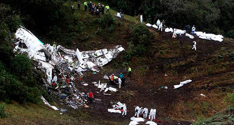 TRAGEDIA EN EL FUTBOL; SE ESTRELLA AVIÓN DEL CHAPECOENSE