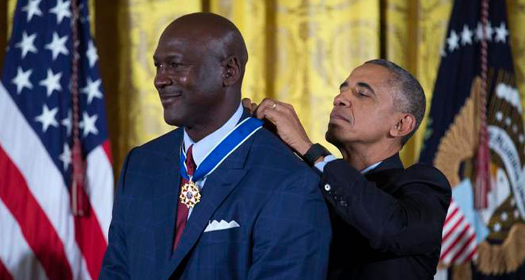 MICHAEL JORDAN Y KAREEN ABDUL-JABBAR RECIBIERON LA MEDALLA DE LA LIBERTAD