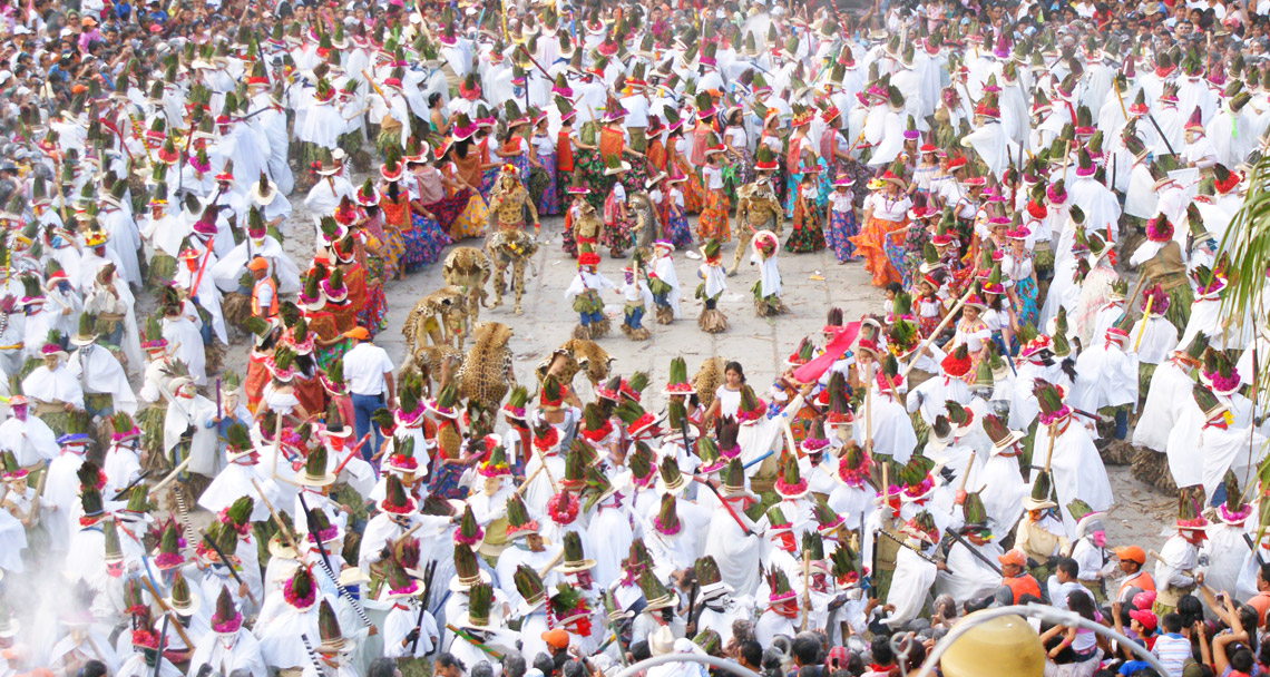 TENOSIQUE VIVE AL MÁXIMO SU TRADICIONAL CARNAVAL