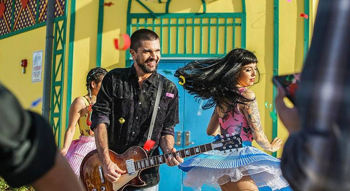 PEGAJOSO Y SENSUAL, EL NUEVO VIDEO DE MON LAFERTE “AMÁRRAME”