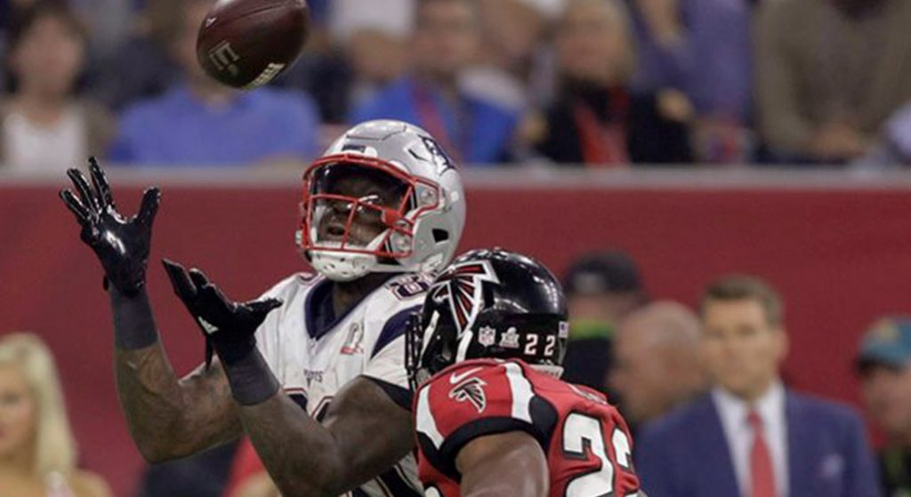 ¡TIREN EL MURO! TE AMO MÉXICO: MARTELLUS BENNETT JUGADOR DE LOS PATS