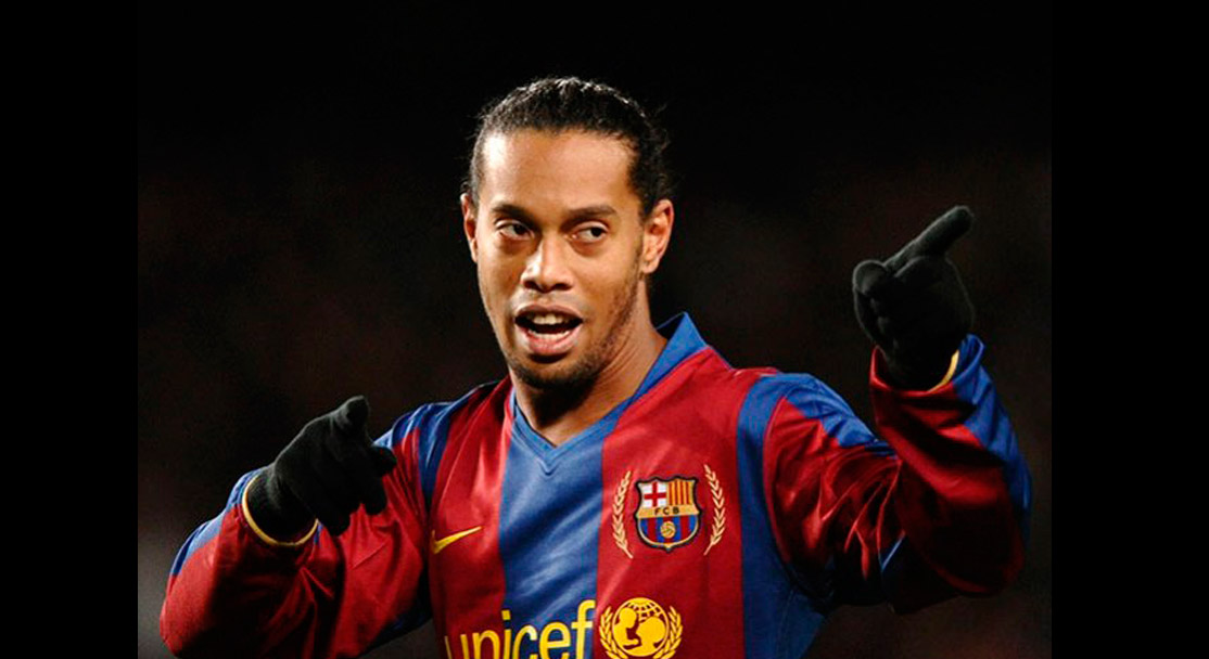 RONALDINHO VUELVE AL BARCELONA, AHORA COMO EMBAJADOR