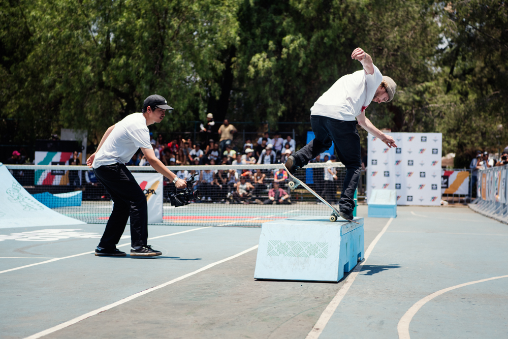 silas_baxter-neal_bs_noseblunt_fakie